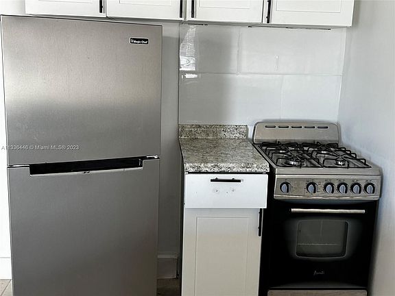4th image of 8135 Crespi Blvd APT 4