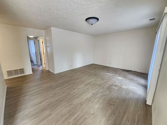 5th image of 410 S 29th St APT 06
