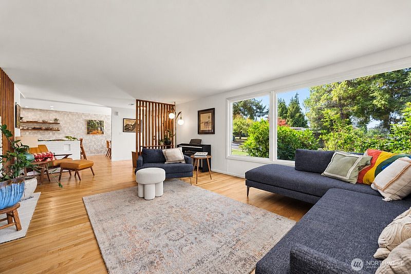 5th image of 1241 Verona Street