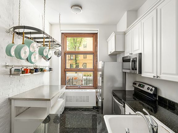4th image of 262 W 25th St #1