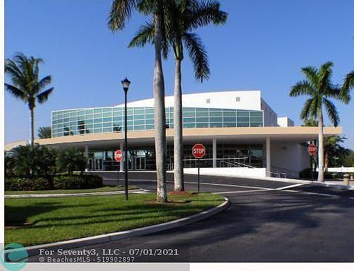 3rd image of 7548 Fairfax Dr #211