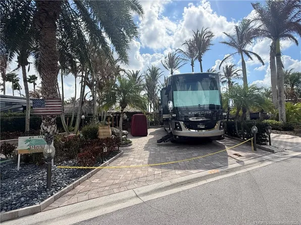 412 NW Chipshot Ln, Port Saint Lucie, FL 34986