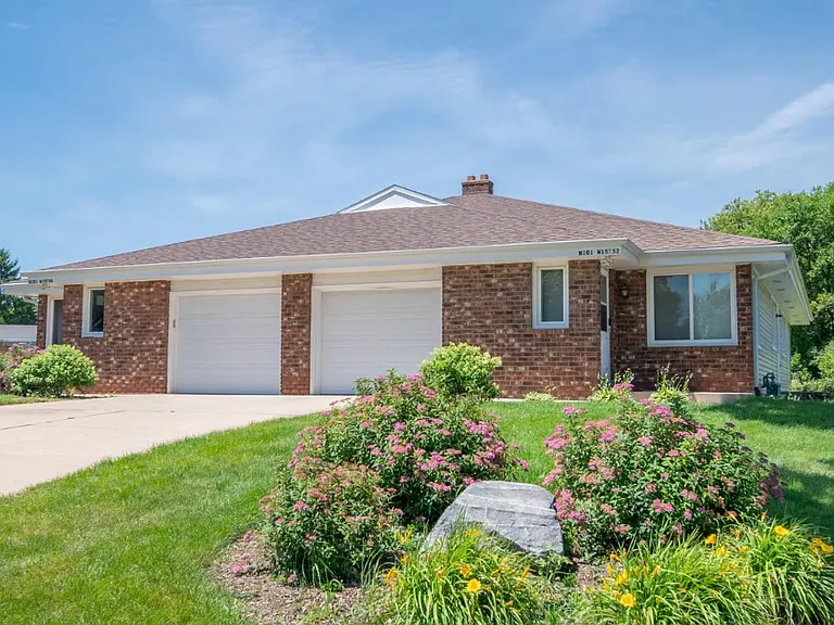 N101W15754 Council Bluffs Dr — Photo 1