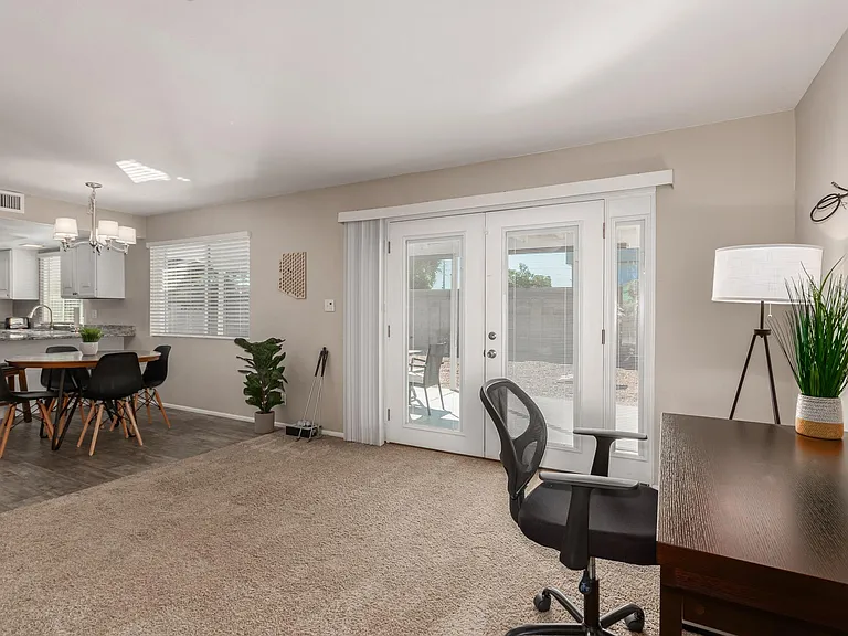 733 E Geneva Dr — Photo 23