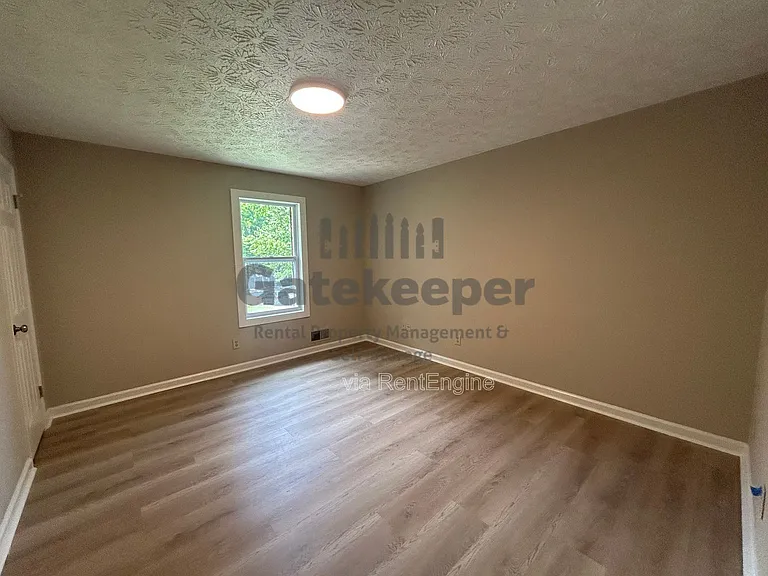 115 Meadowbrook Ct — Photo 6