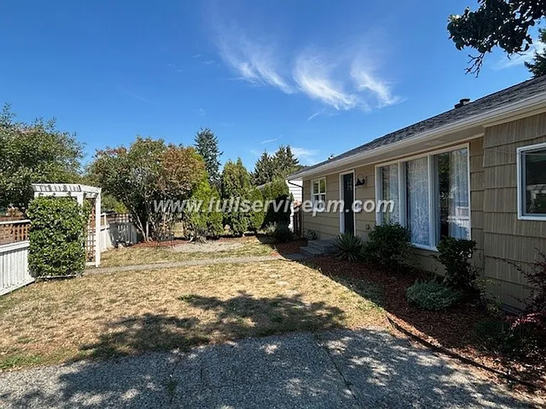 9322 31st Ave SW — Photo 3