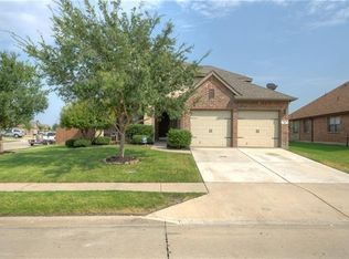 1616 Mockingbird Dr, Aubrey, TX 76227