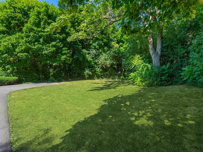 60 Devon Rd — Photo 6