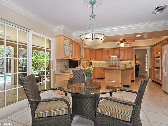 Kitchen breakfast rm