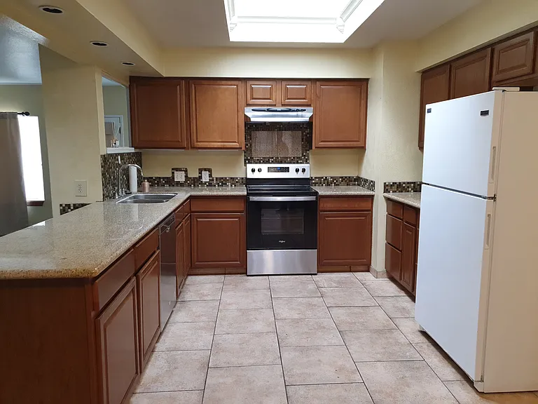 418 Gail Ct — Photo 4