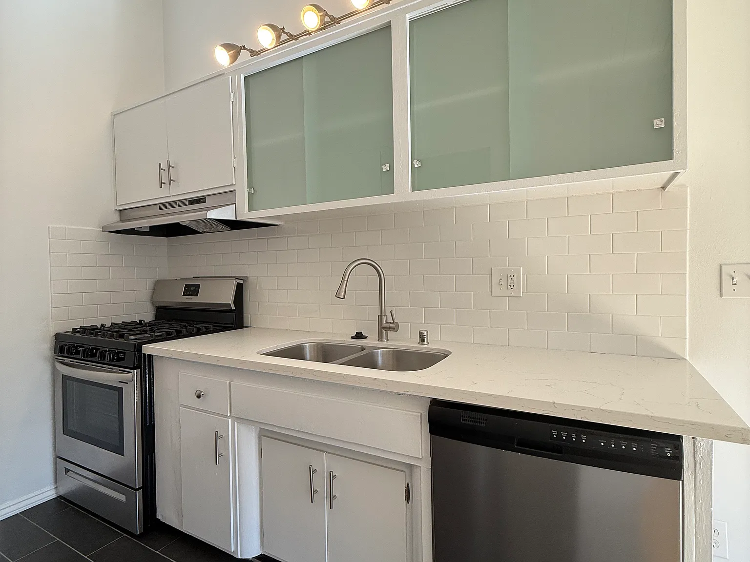 1709 N. Fuller Ave — Photo 2