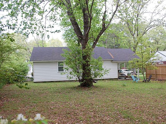 4th image of 615 Circle Dr