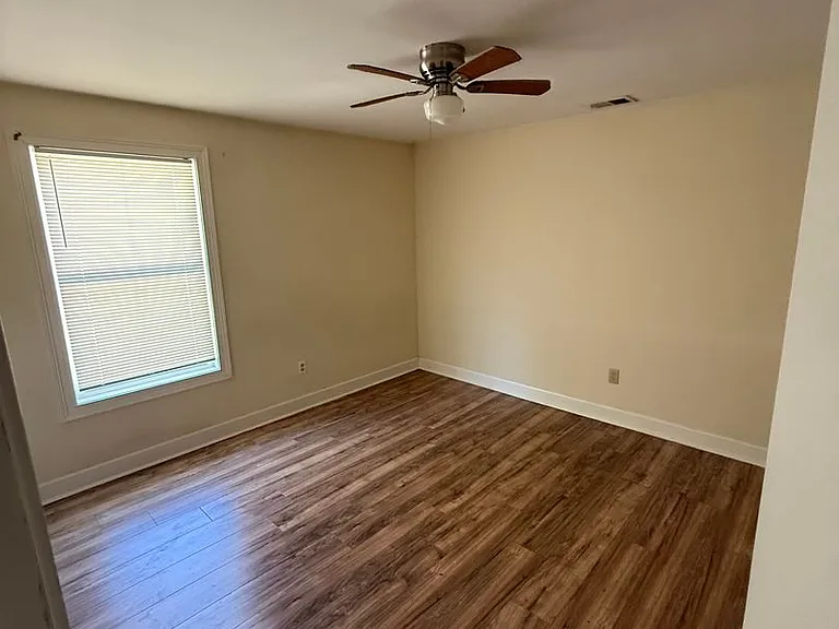621 Golfview Dr — Photo 4