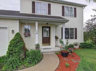 108 Weald Bridge Rd, Cottage Grove, WI 53527