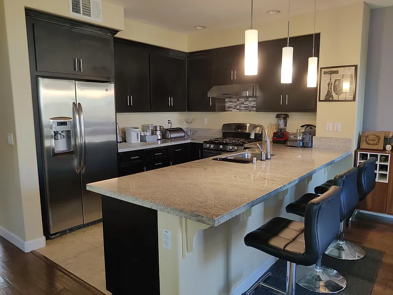 934 Highland Ter — Photo 2