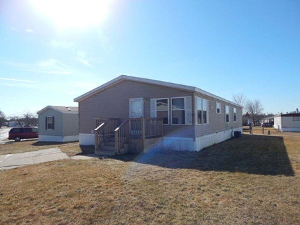 1st image of 43 Fir Dr W
