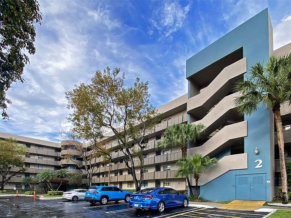 1st image of 1000 NW Colony Point Circle #204