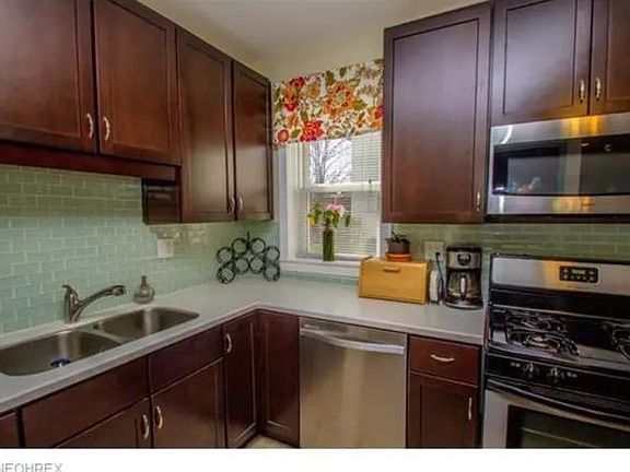 3rd image of 915 Starkweather Ave