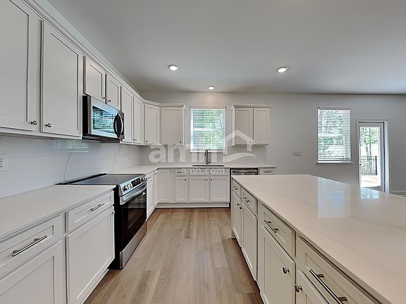 3rd image of 190 Hickory Pointe Loop