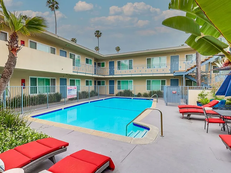 Apartment Complex Near SoFi Stadium with Pool, BBQ Area, Gym and Parking. — Photo 6