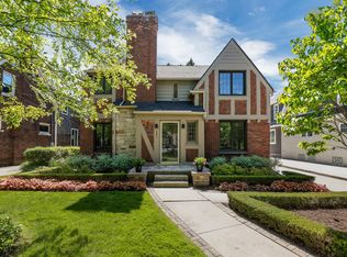 681 Washington Rd, Grosse Pointe, MI 48230