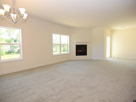 4th image of 33 Weston Way