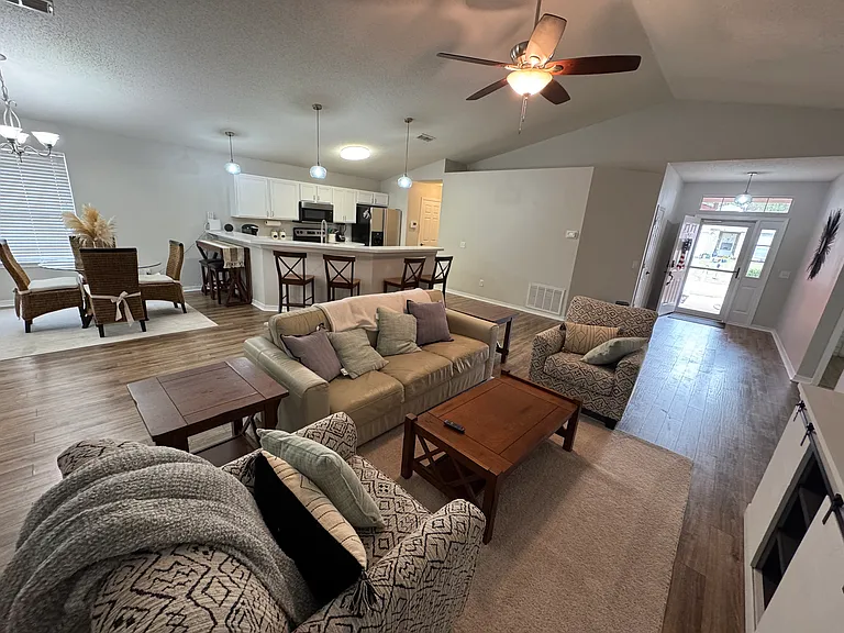 2025 Reserve Blvd — Photo 11