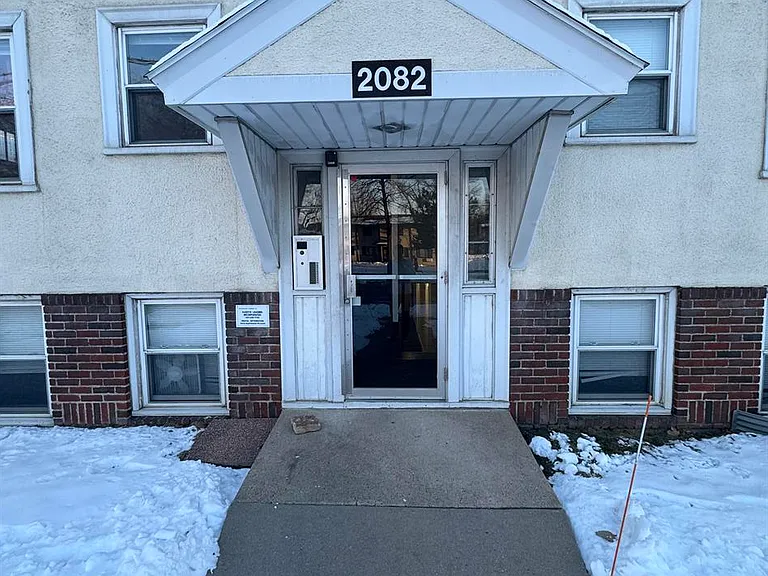 2082 Como Ave — Photo 2