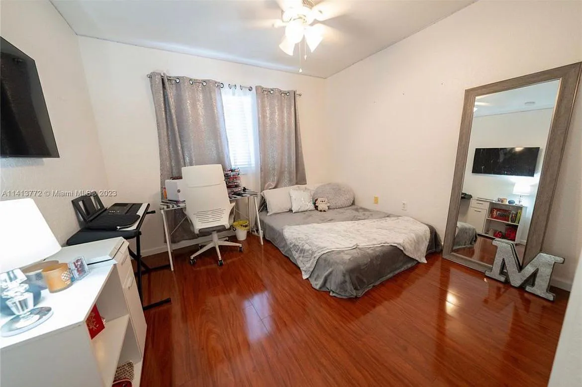 1 bed, $800 — Photo 1