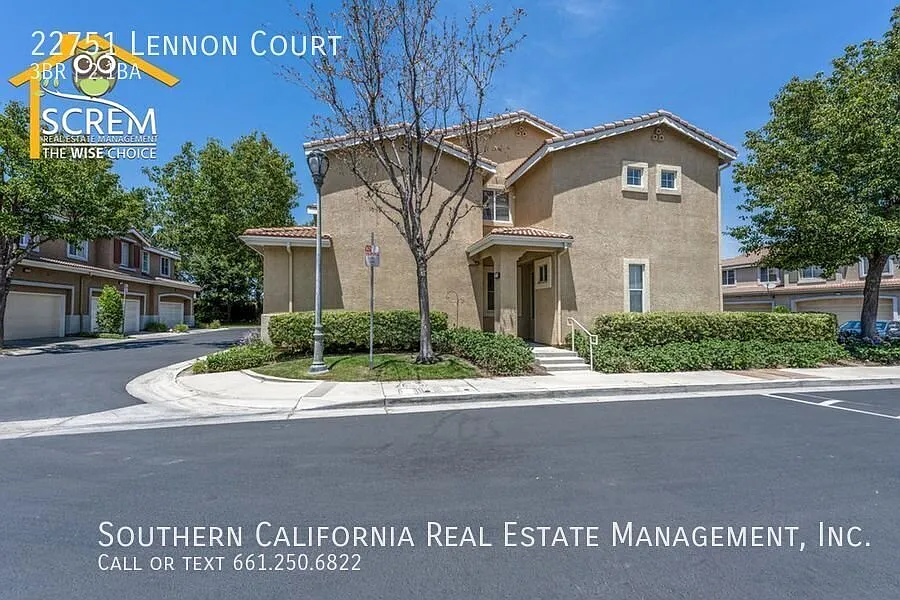 Three Bedroom Townhouse with Large Patio in Gated Community — Photo 2