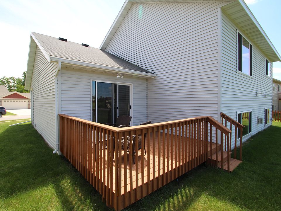 2nd image of 2797 Orchid Dr NE