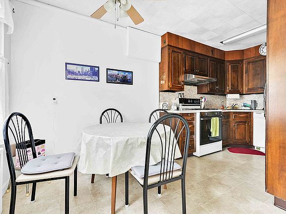 4th image of 2536 45th St