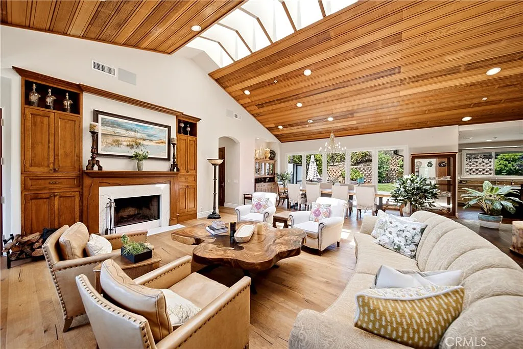 4 bed, 5.0 bath, 4310 sqft, $20,000 — Photo 1
