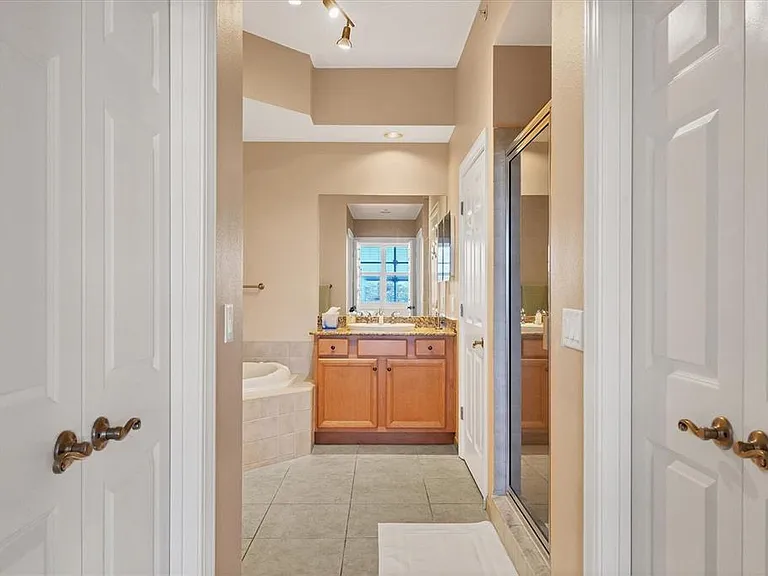 8561 Amberjack Cir #301 — Photo 12