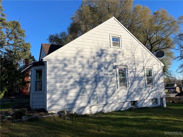 8028 Ridge Rd, Gasport, NY 14067