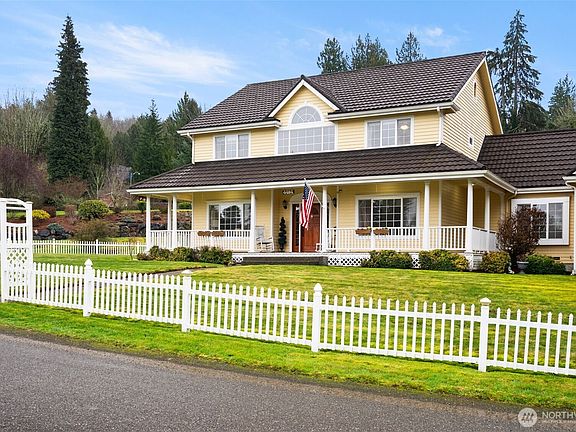 3rd image of 4484 Benita Place NE