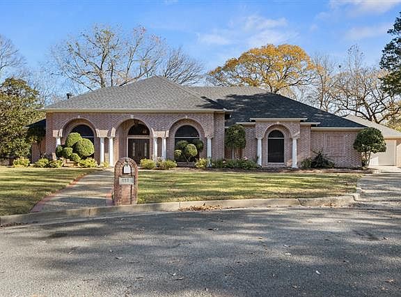 3rd image of 4124 Pinecreek Dr