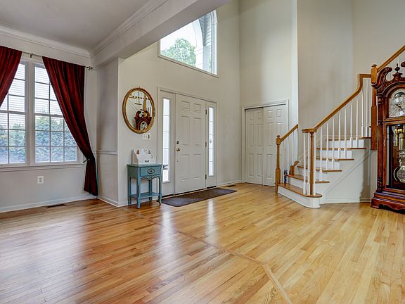 5th image of 24 Brittany Ct