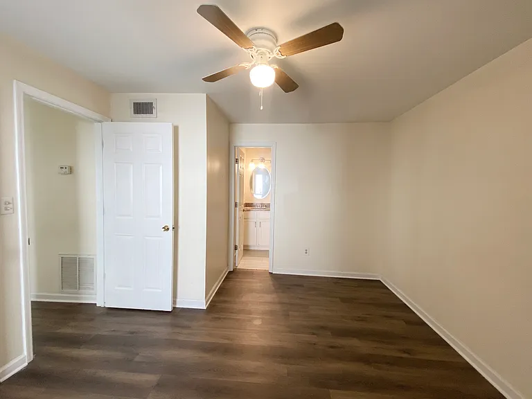 635 Granville Ct — Photo 16
