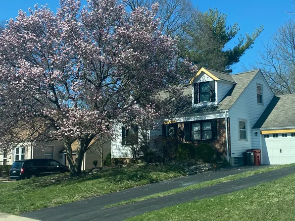 96 Sharon Springs Dr, Columbus, OH 43085