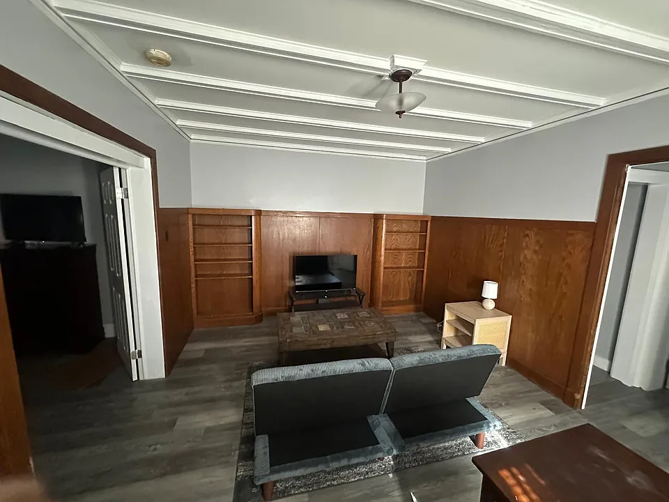 541 Myrtle Ave #1A