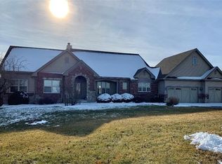 1 Stone Pointe Ct, Hawk Point, MO 63349