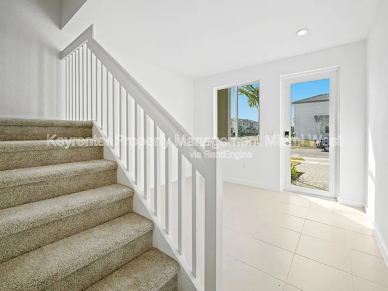 1385 SE 7th Ter — Photo 5