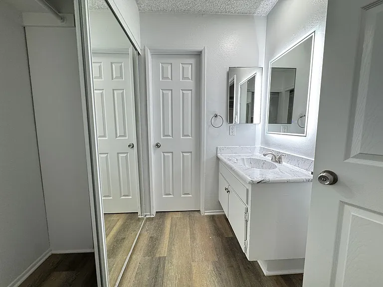 6736 Cleon Ave — Photo 31