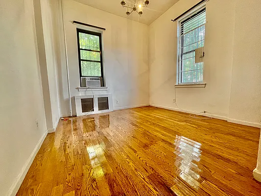 Rented by R New York | media 49