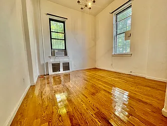 Rented by R New York