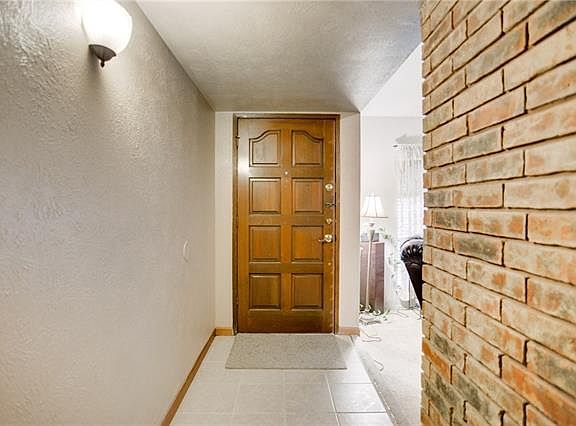 4th image of 728 Warwick Dr