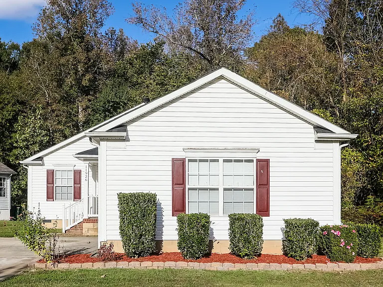 11926 Stewarts Crossing Dr — Photo 3