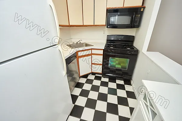 Rented by Genik Group Corp | media 7