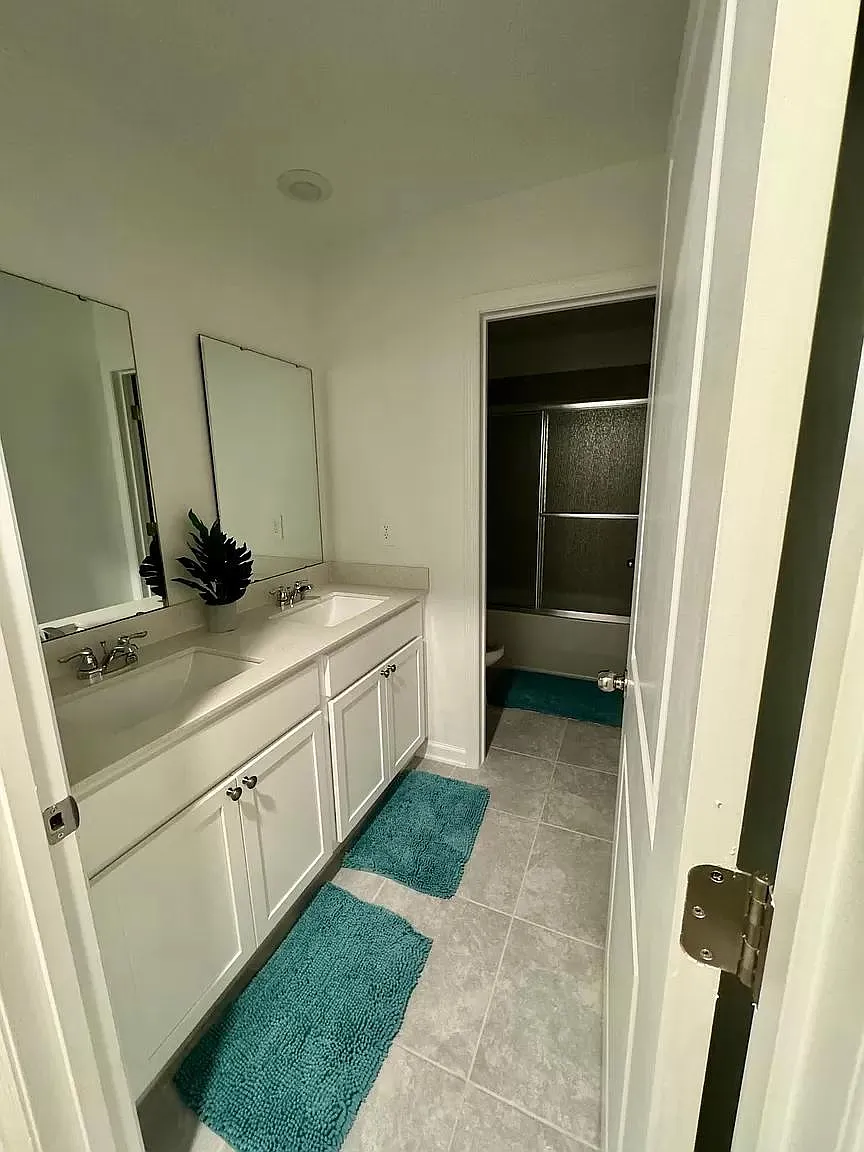 4 bed, 3.0 bath, 2575 sqft, $702 — Photo 4